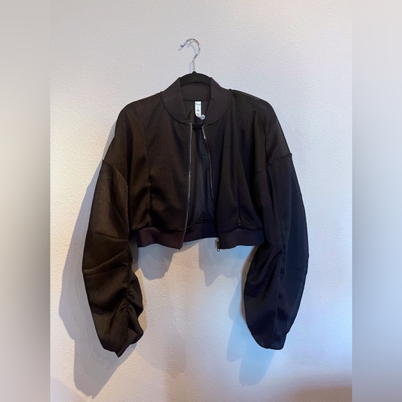 ALO Field Crop Jacket - Picture 2 of 5